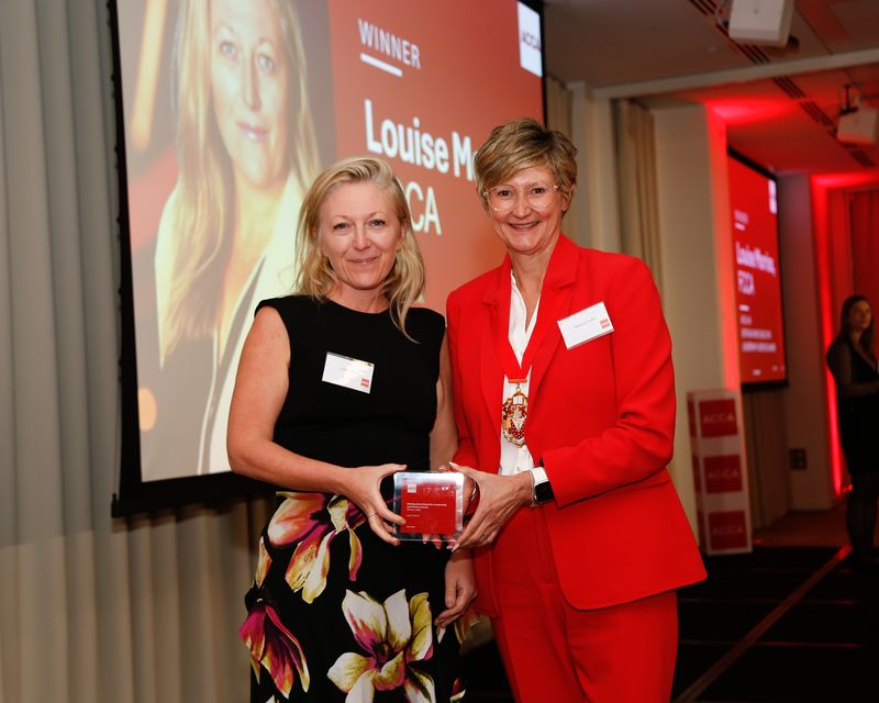 Managing Director of Global Professional Services Firm Wins ACCA Leadership Award